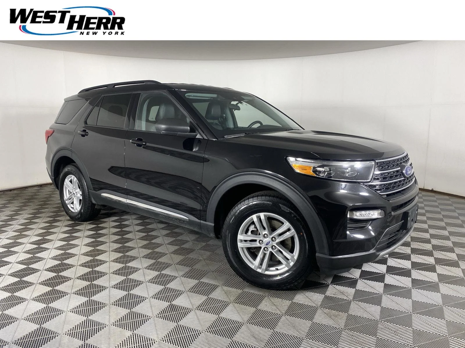 Used 2023 Agate Black Ford XLT image 1