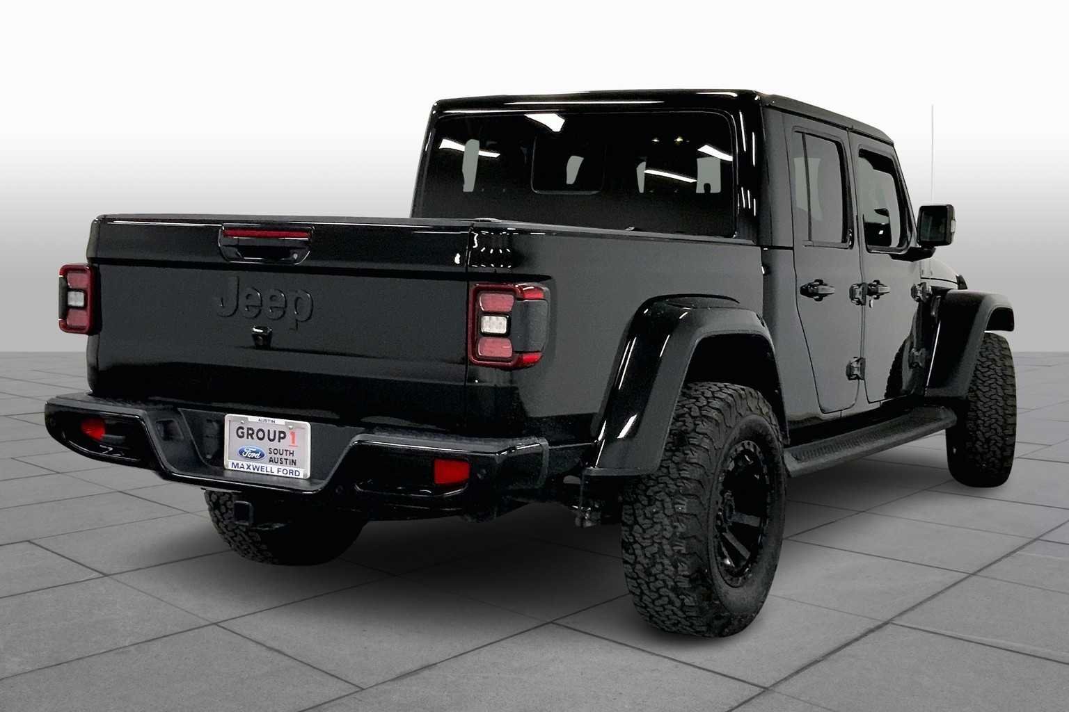 Used 2022 Black Clearcoat Jeep High Altitude image 12
