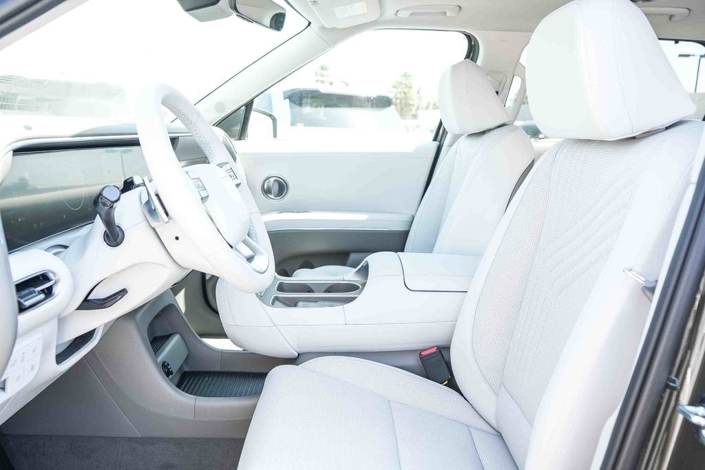 New 2026 Silver Hyundai SEL Premium image 18