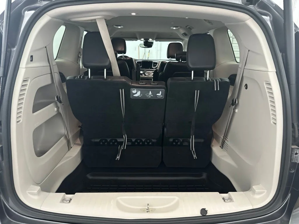 Used 2018 Gray Chrysler Touring L Plus image 29