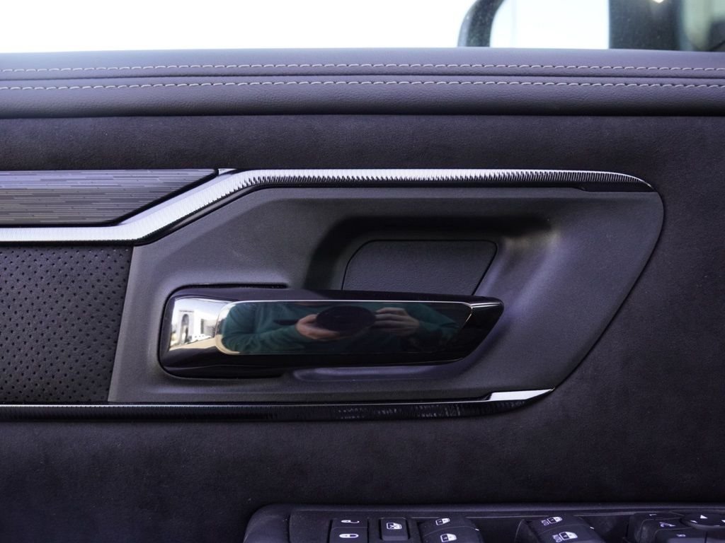 New 2026 Diamond Black Crystal Pearl-Coat Exterior Paint RAM RHO image 10