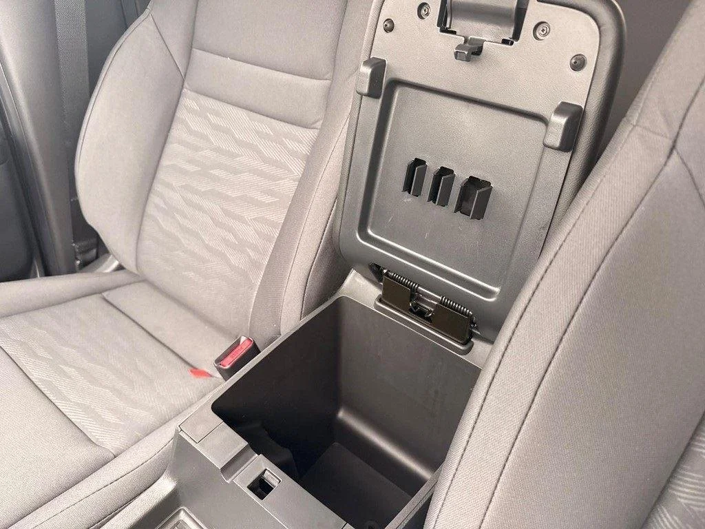 New 2026 Glacier White Nissan S image 5