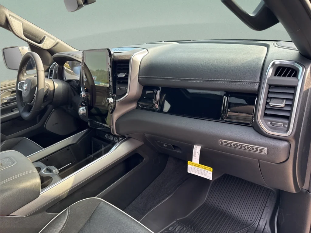 New 2026 Granite Crystal Metallic Clear-Coat Exterior Paint RAM Laramie image 28
