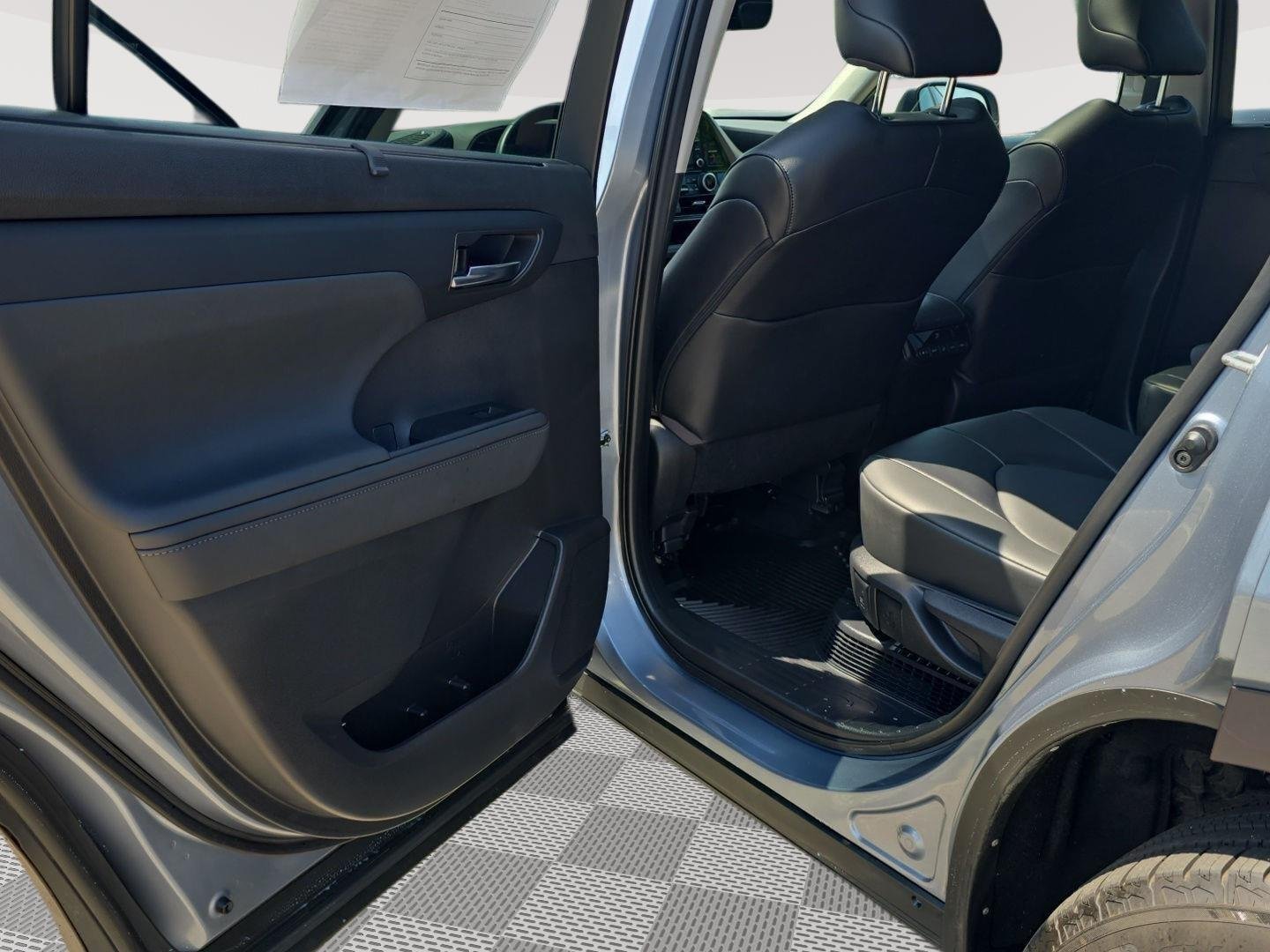Used 2021 Moondust Toyota Hybrid XLE image 22