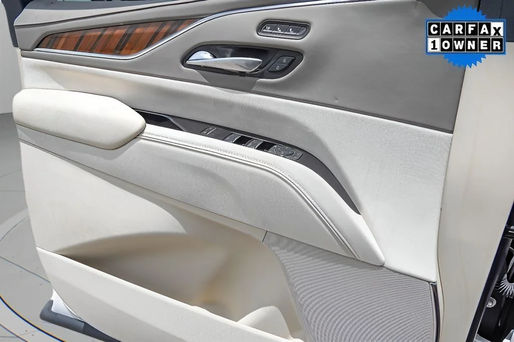 Used 2024 White Cadillac Sport Platinum image 29