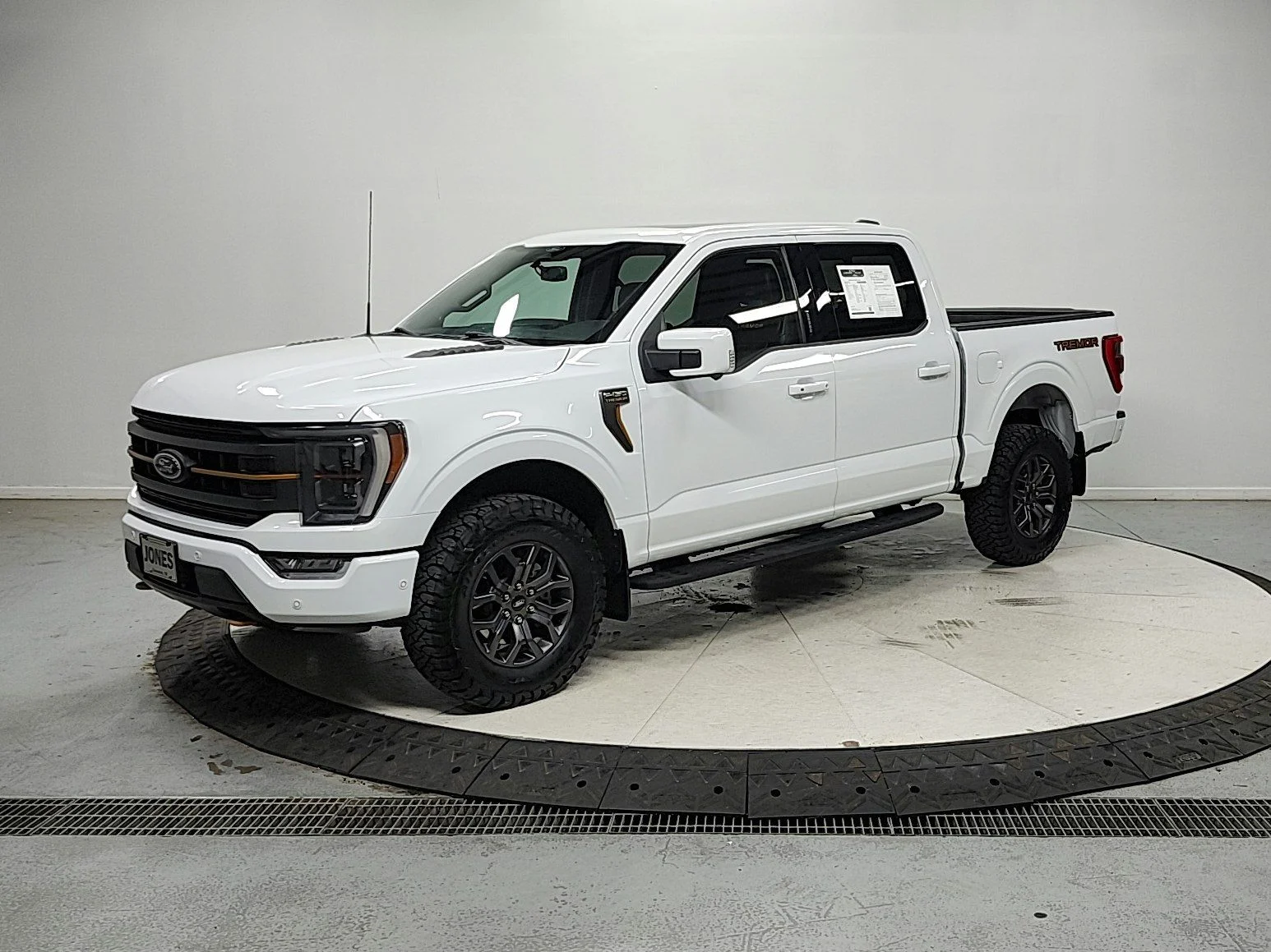 Used 2022 Oxford White Ford Tremor image 4