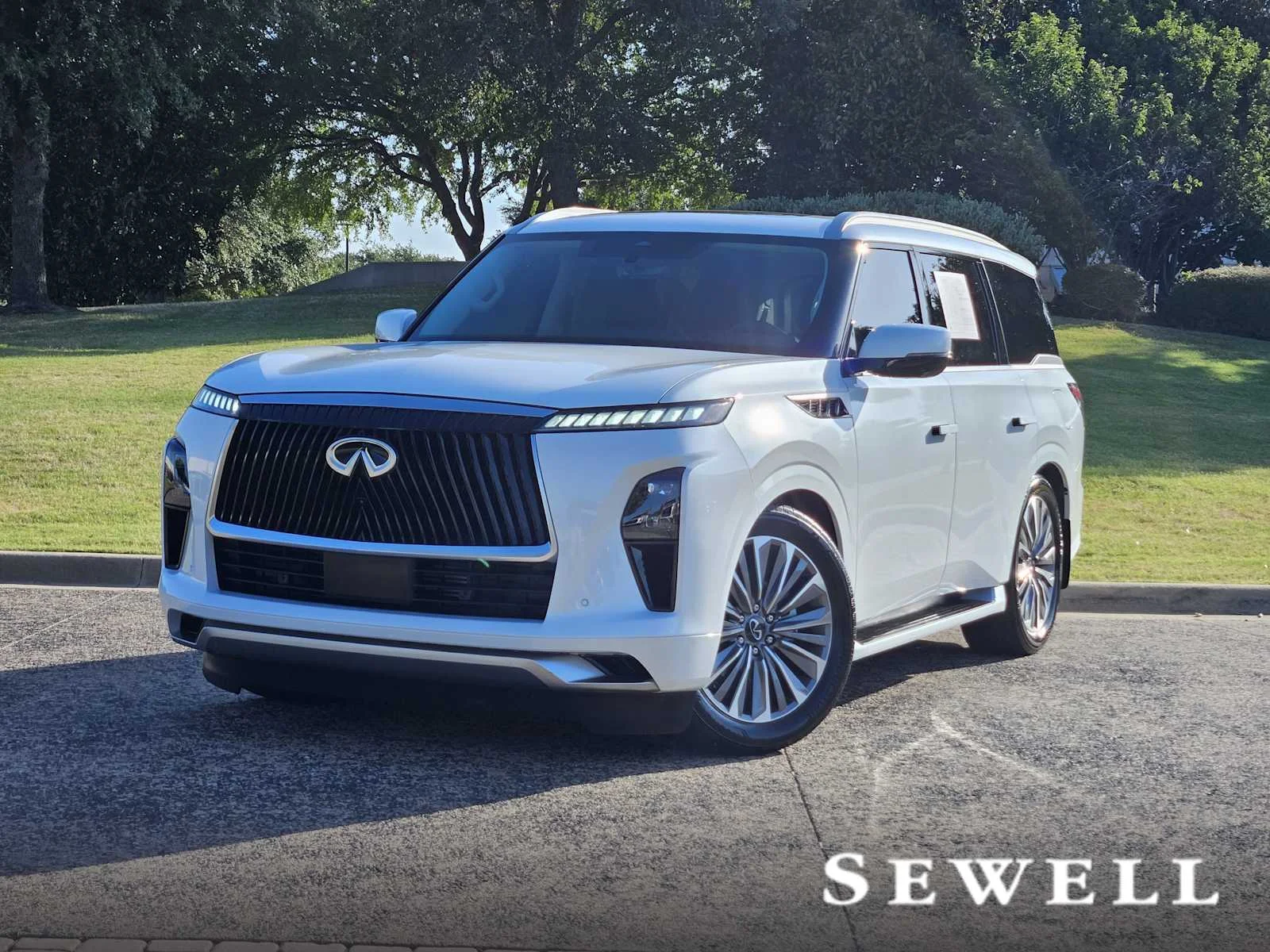 2026 INFINITI QX80 LUXE