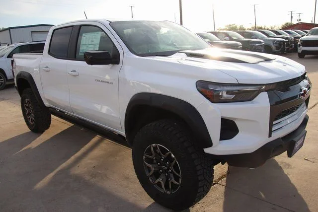 2026 Chevrolet Colorado ZR2 - Photo 3