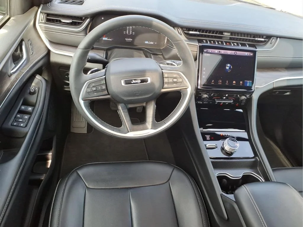 Used 2024 Gray Jeep Limited image 17