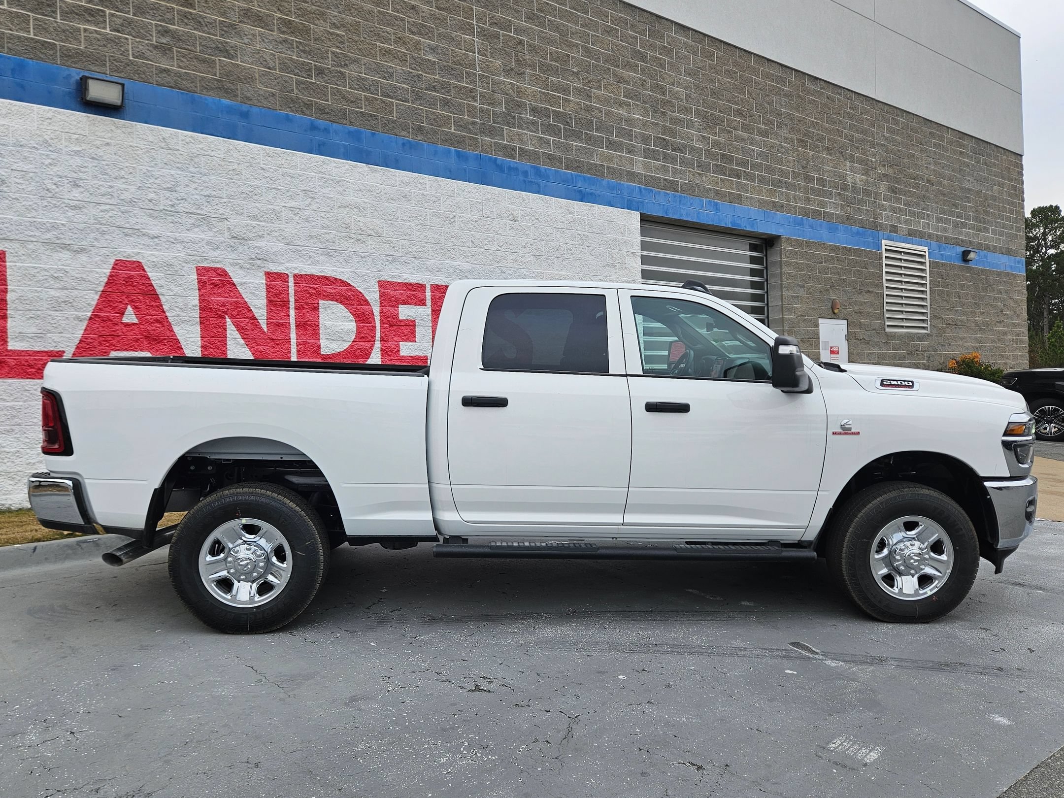 2026 RAM 2500 Tradesman - Photo 8