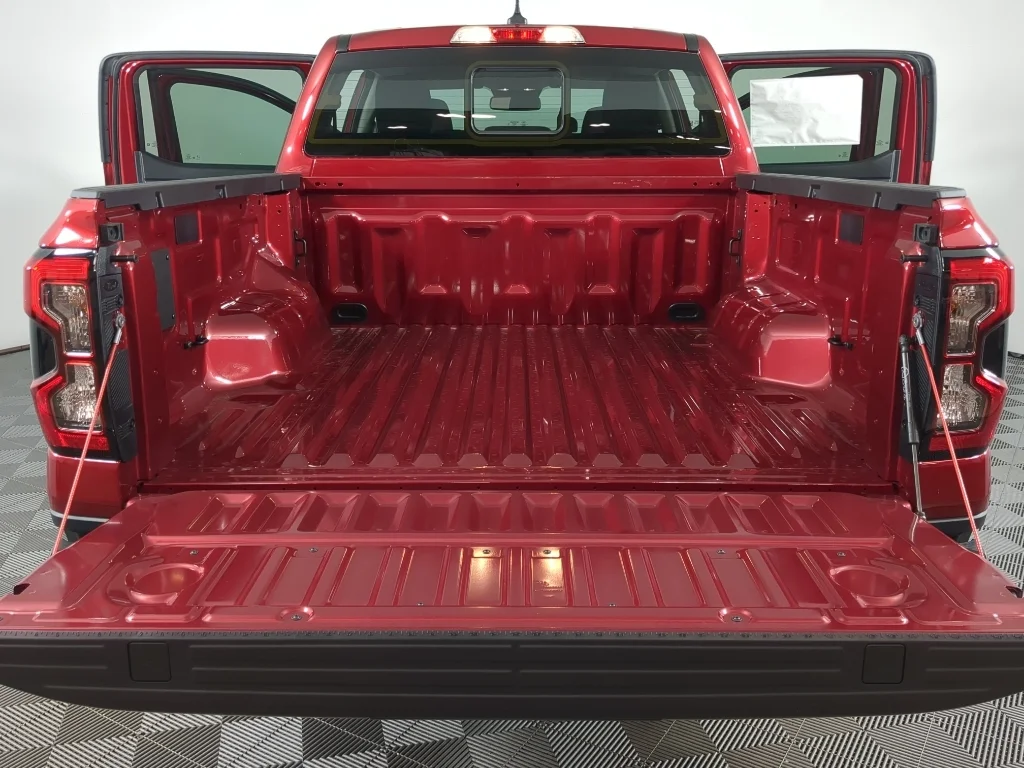 New 2026 Ruby Red Metallic Tinted Clearcoat Ford XLT image 17