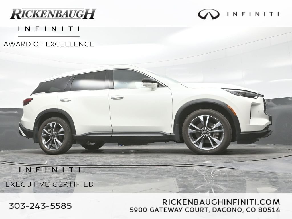 Certified Used 2023 White INFINITI LUXE image 34