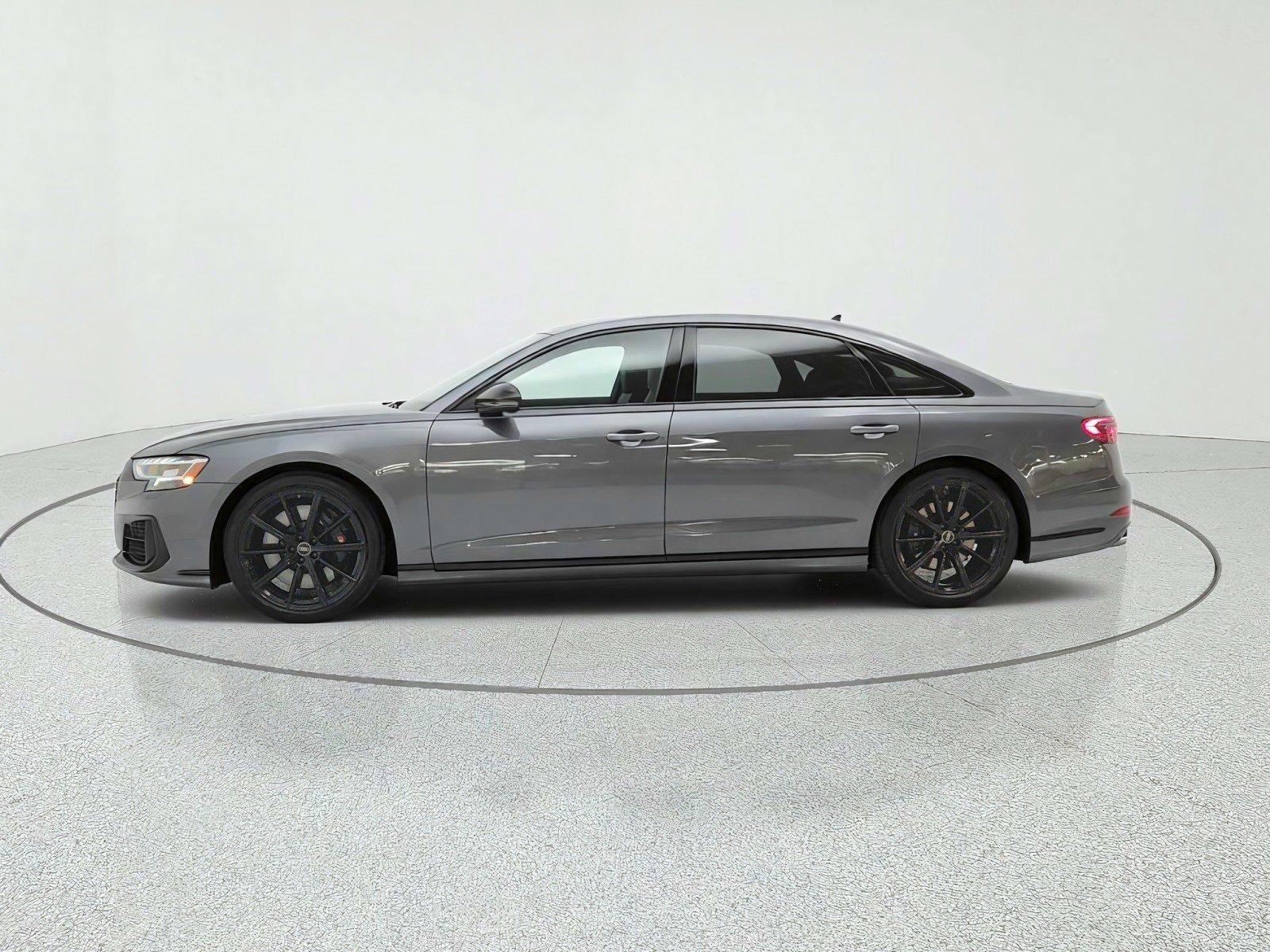 Used 2024 Daytona Gray Pearl Effect Audi 4.0 TFSI image 8