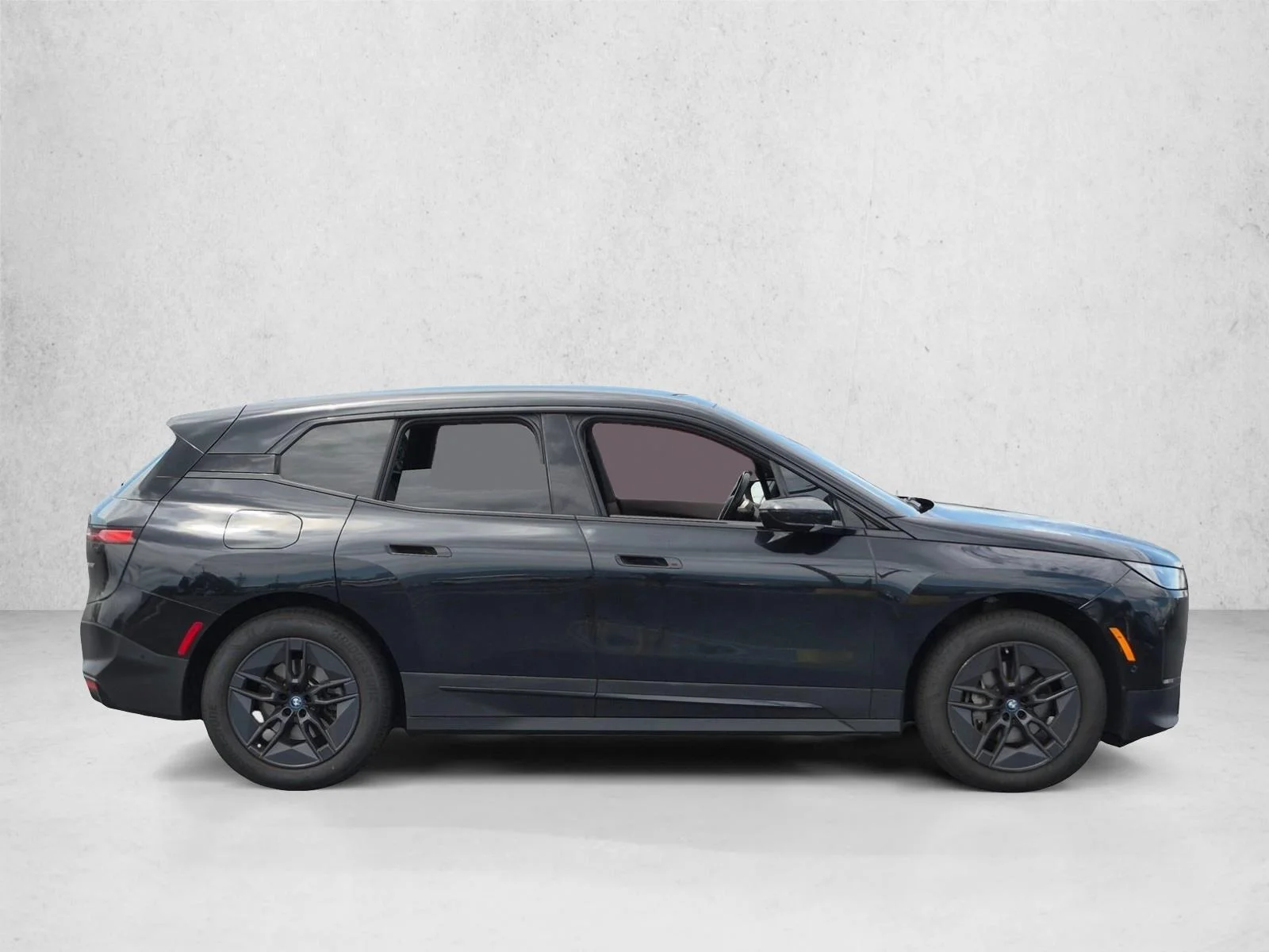 Used 2024 Black Sapphire Metallic BMW xDrive50 image 4