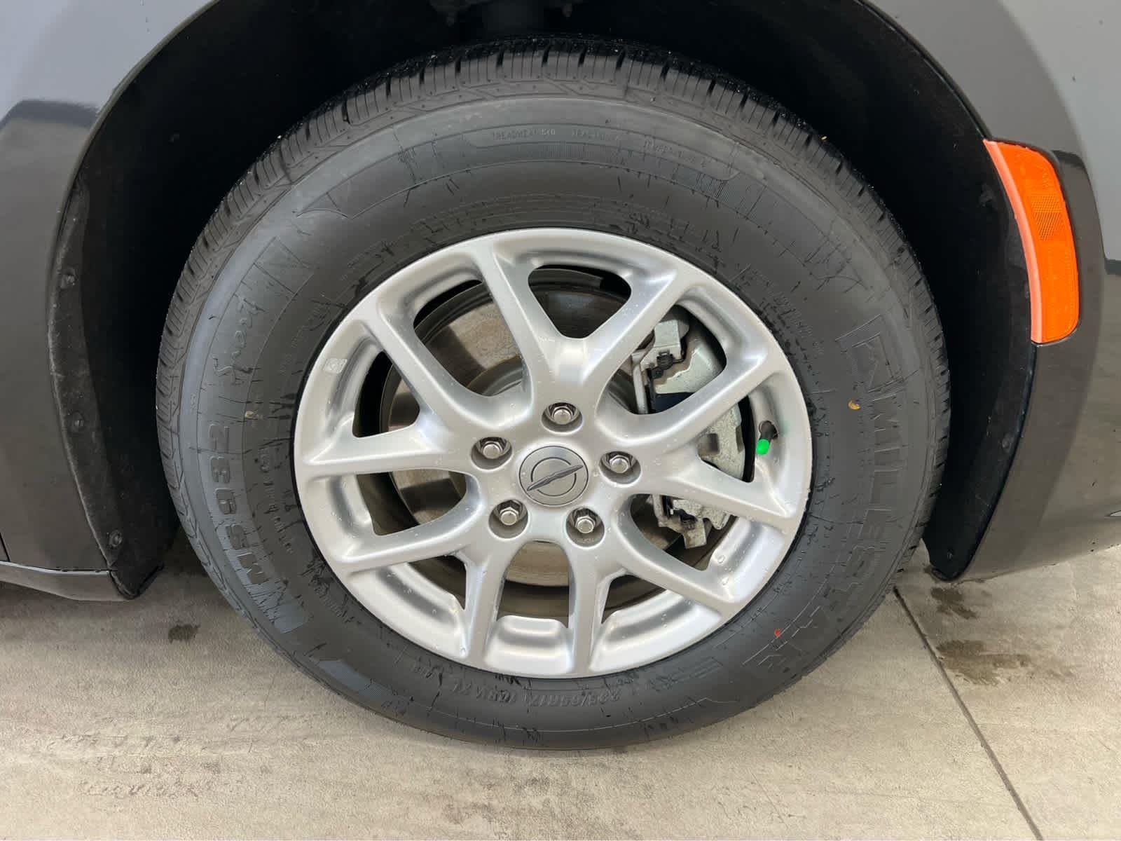 2023 Chrysler Pacifica Touring L - Photo 8