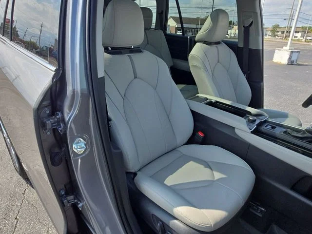 Used 2025 Gray Toyota Platinum image 26