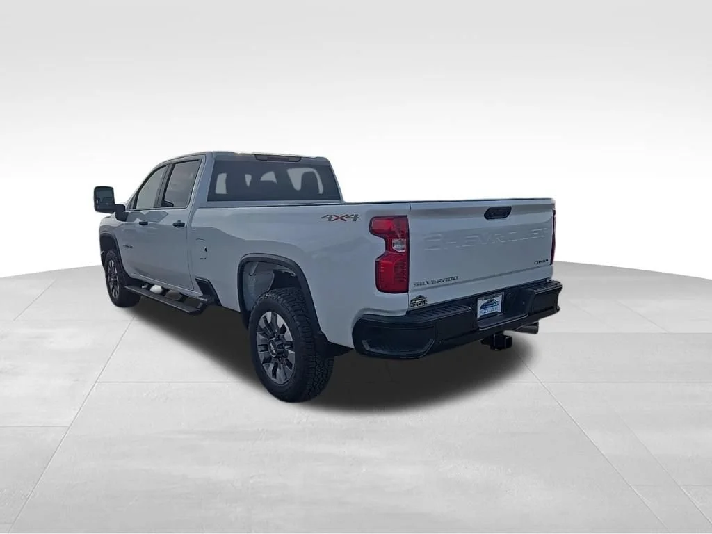 2026 Chevrolet Silverado 2500 HD Custom - Photo 4