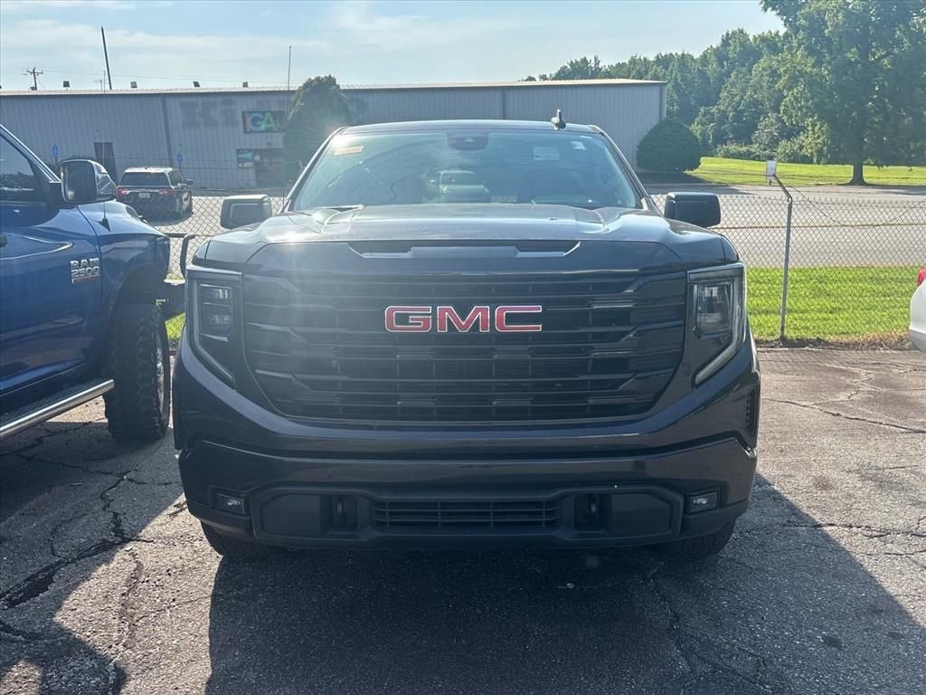 Used 2022 Silver GMC Elevation image 4