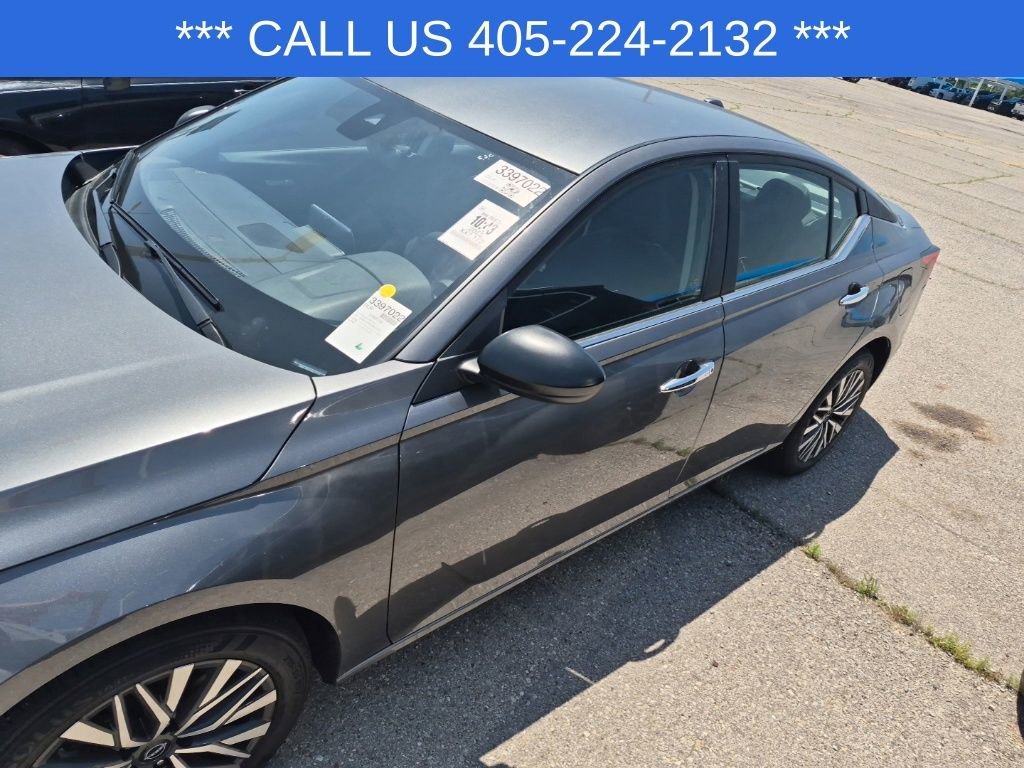 Used 2025 Gray Nissan SV image 4