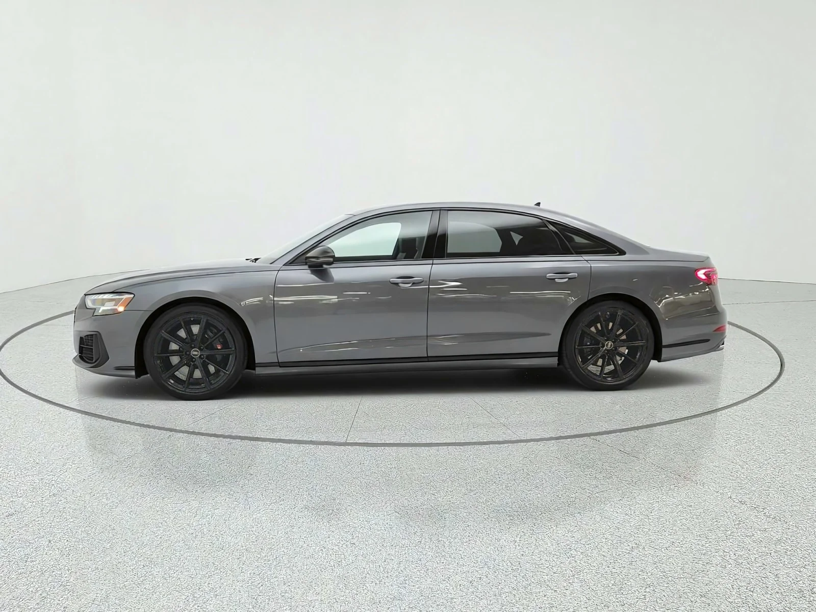 Used 2024 Daytona Gray Pearl Effect Audi 4.0 TFSI image 8