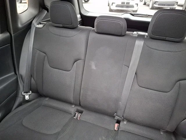 Used 2023 Black Jeep Altitude image 18