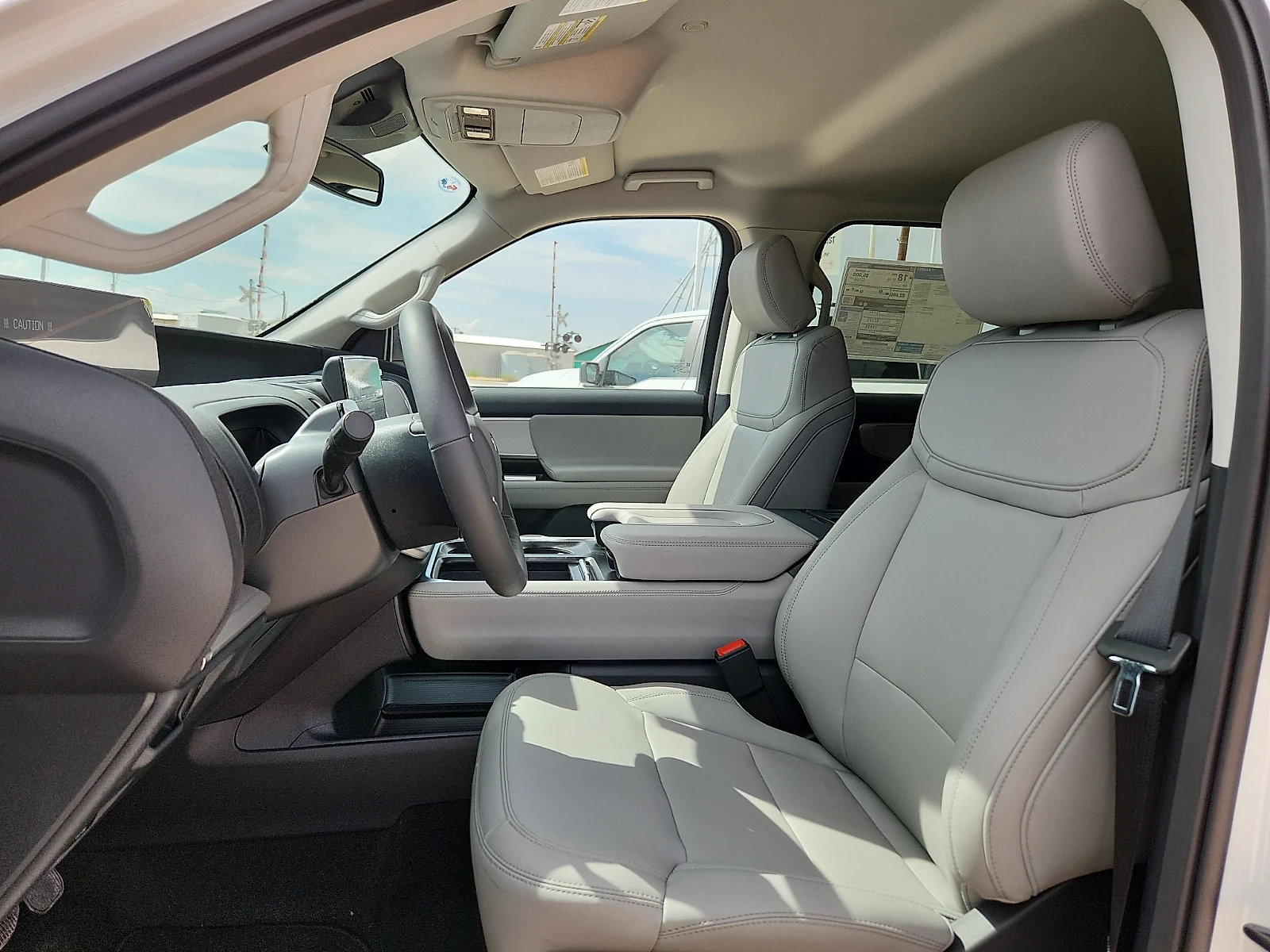 New 2027 Star White Metallic Tri-Coat Ford MAX Active image 14