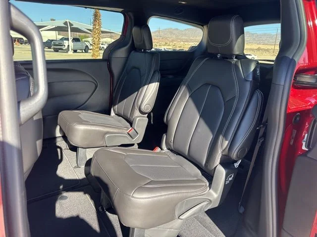 2026 Chrysler Pacifica Select - Photo 12