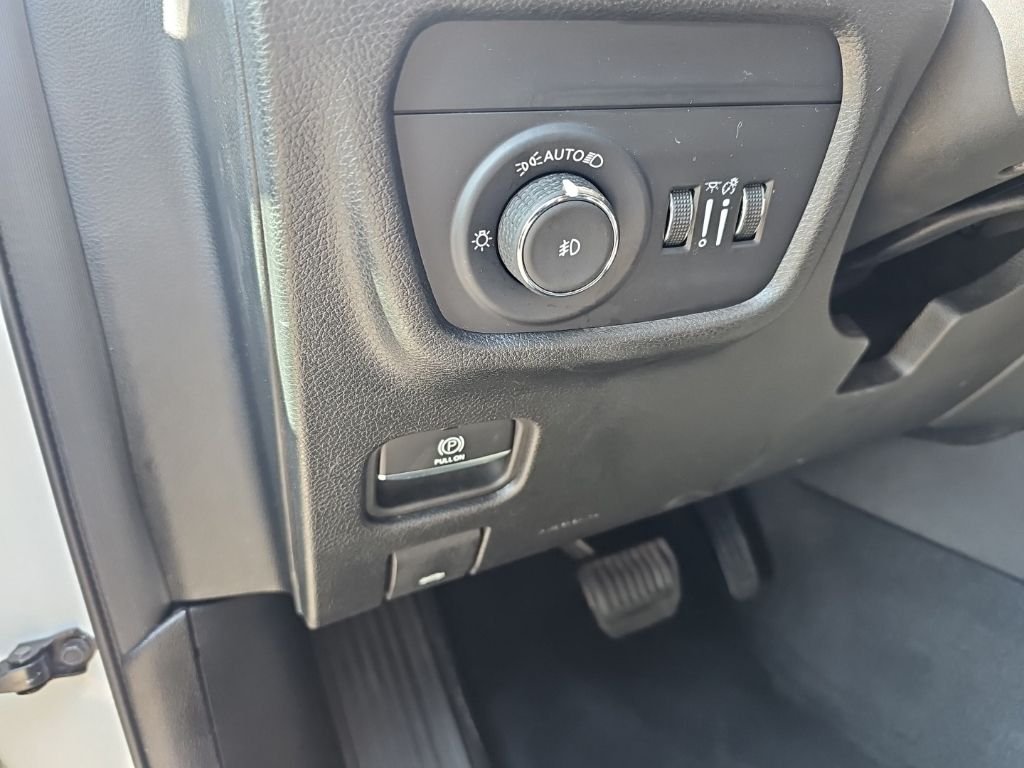 Used 2024 White/off-white Jeep Limited image 15