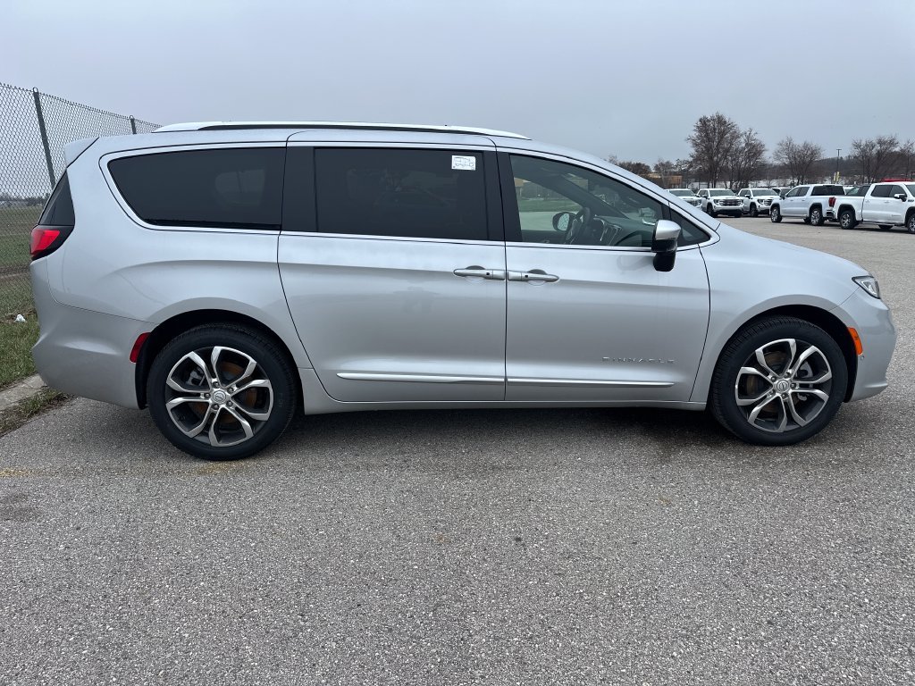 2026 Chrysler Pacifica Pinnacle - Photo 6