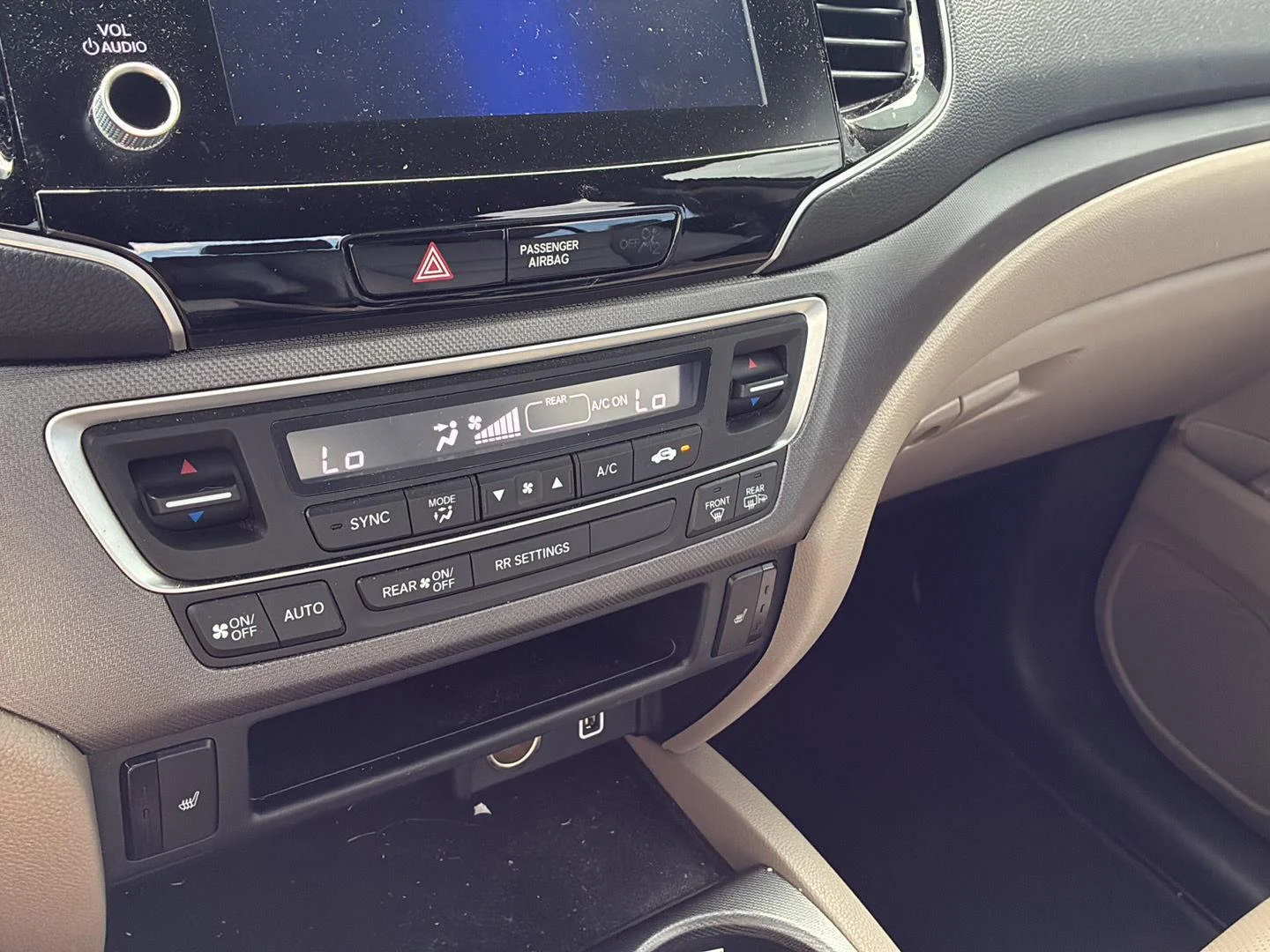 Used 2023 Platinum White Pearl Honda RTL image 4