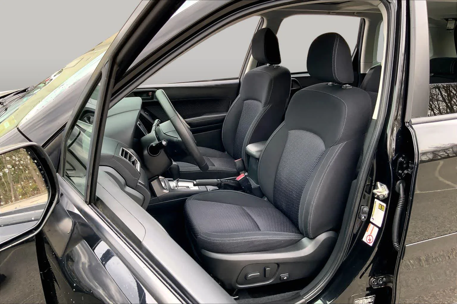 Used 2018 Crystal Black Silica Subaru Premium image 9