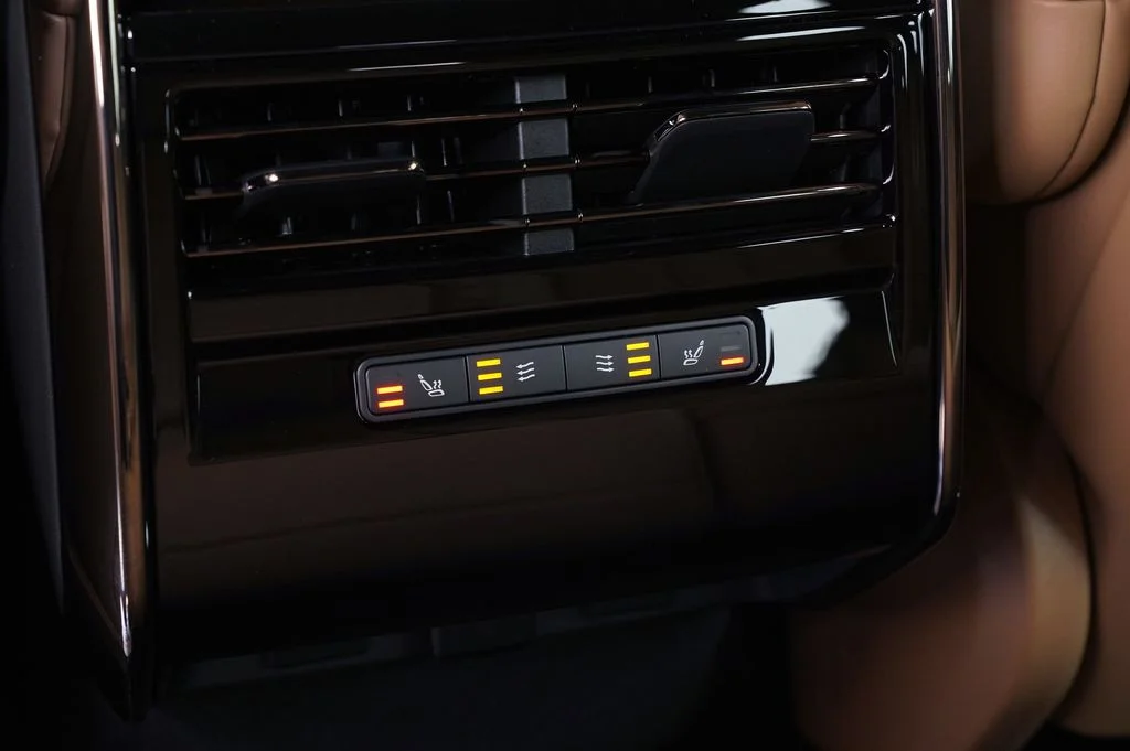 New 2026 Carpathian Grey Land Rover SE image 31