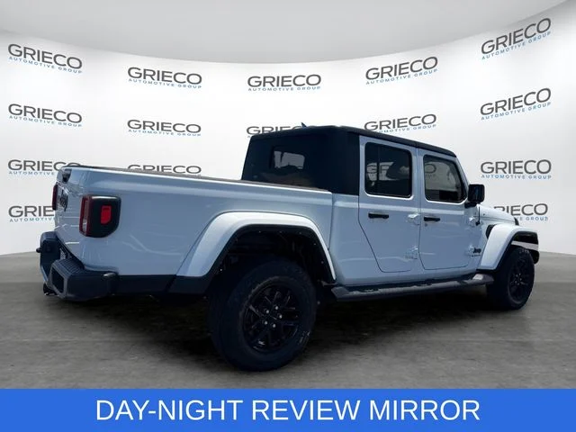 Used 2022 White Jeep Altitude image 7