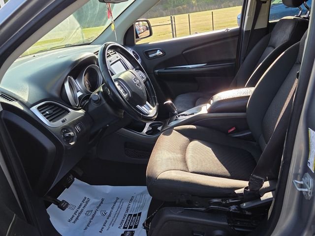 Used 2019 Silver Dodge SE image 5