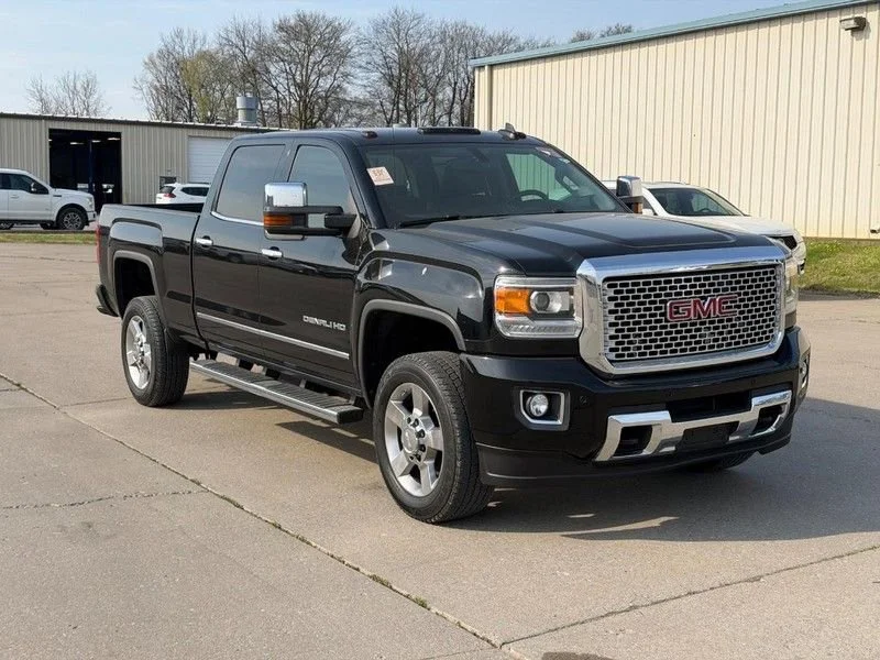 2016 GMC Sierra 4WD Crew Cab Standard Box Denali's photo