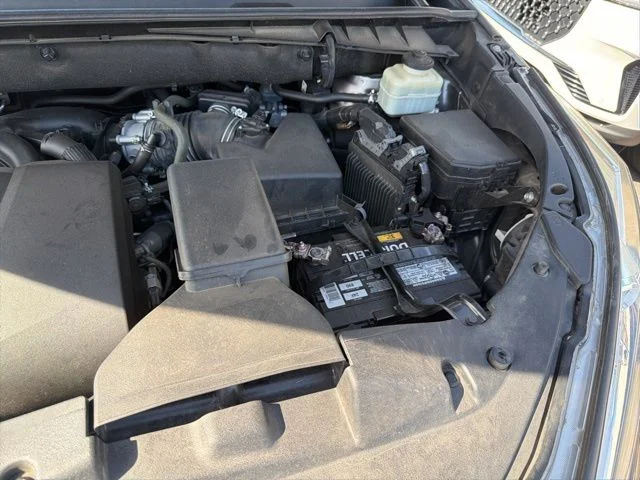 Used 2018 White Toyota XLE image 19