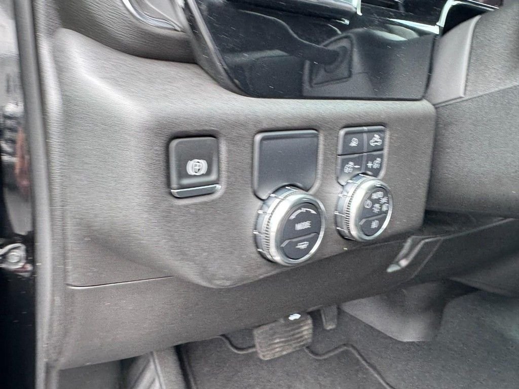 Used 2025 Black GMC SLT image 15