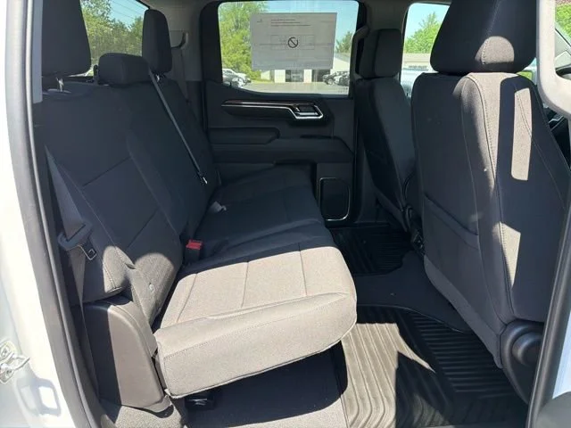New 2026 Summit White Chevrolet LT (2FL) image 18