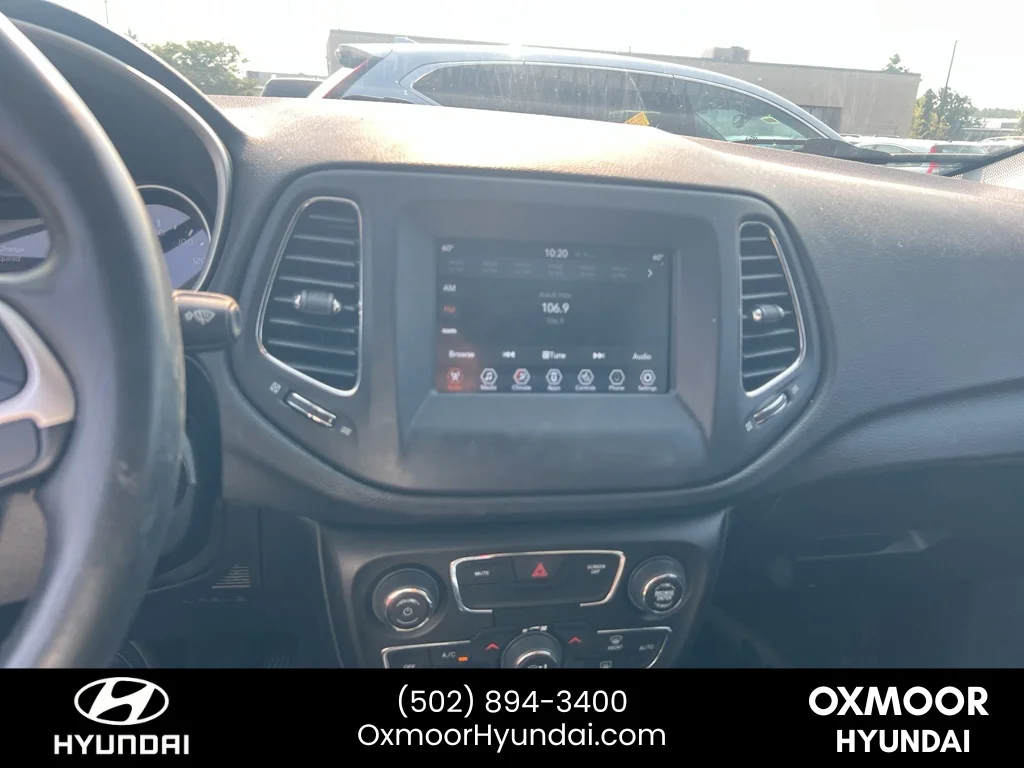 Used 2021 Olive Green Pearlcoat Jeep Latitude image 15