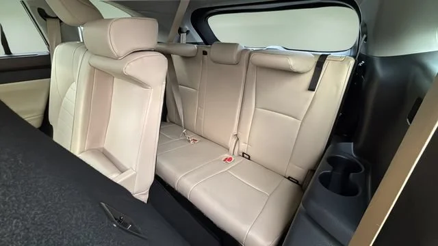 Used 2020  Toyota XLE image 34