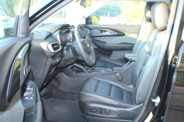 Used 2021 MOSAIC BLACK METALLIC Chevrolet LT image 12