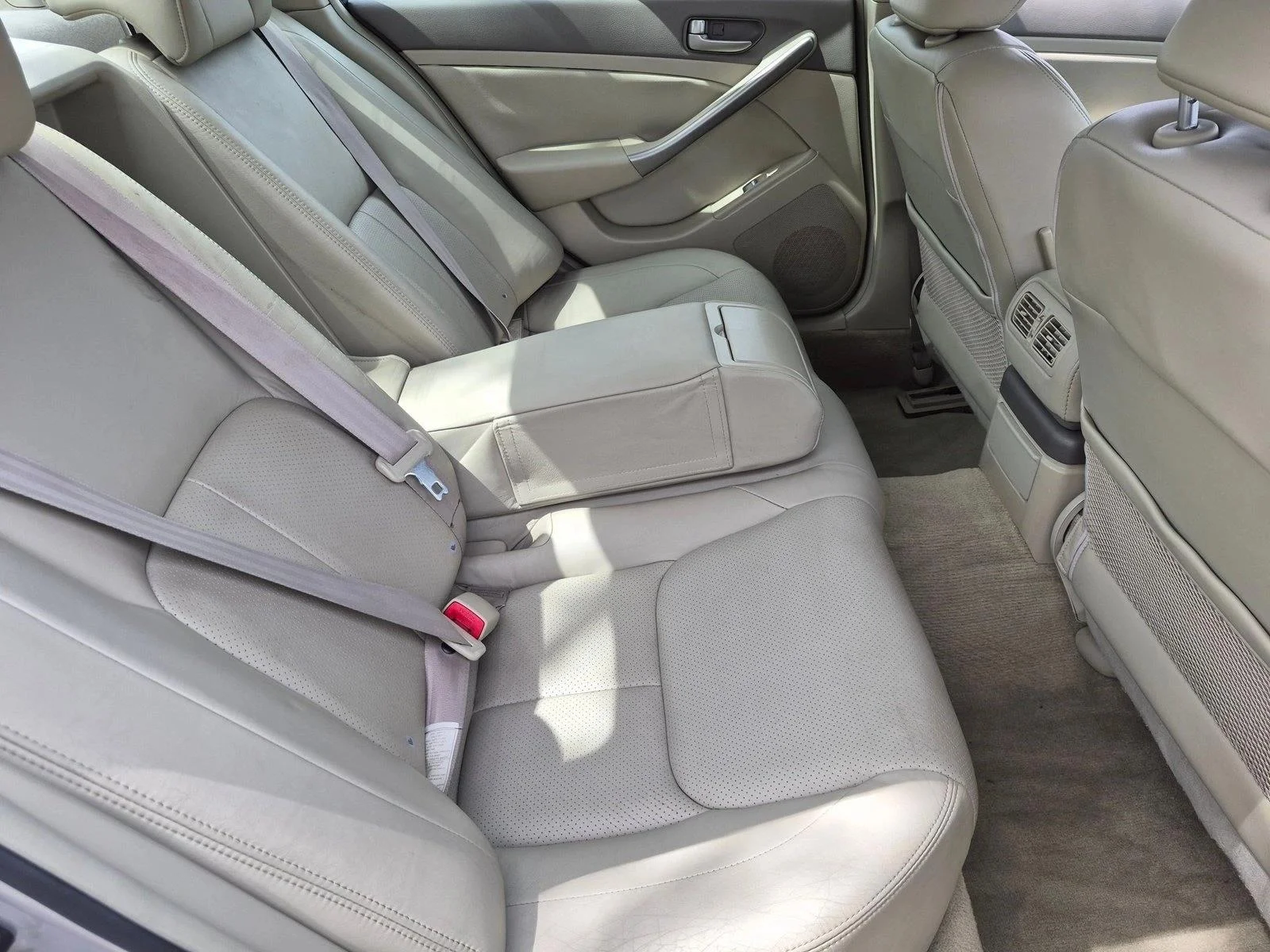 Used 2004 Gold INFINITI w/Leather image 18