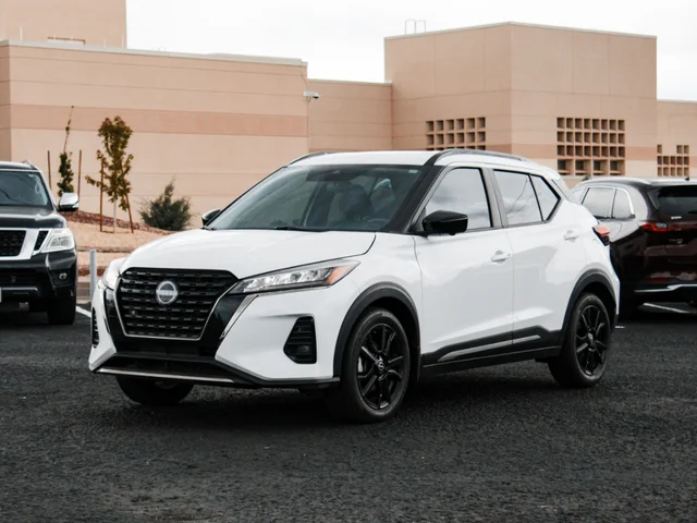 2024 Nissan Kicks SR