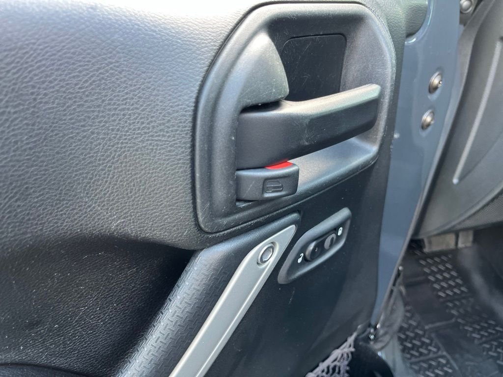 Used 2017 Rhino Clearcoat Jeep Unlimited Rubicon image 31