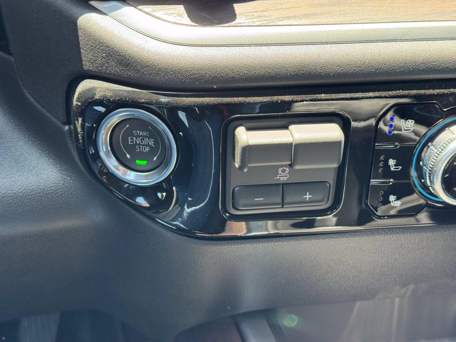 New 2026 Summit White GMC SLT image 21