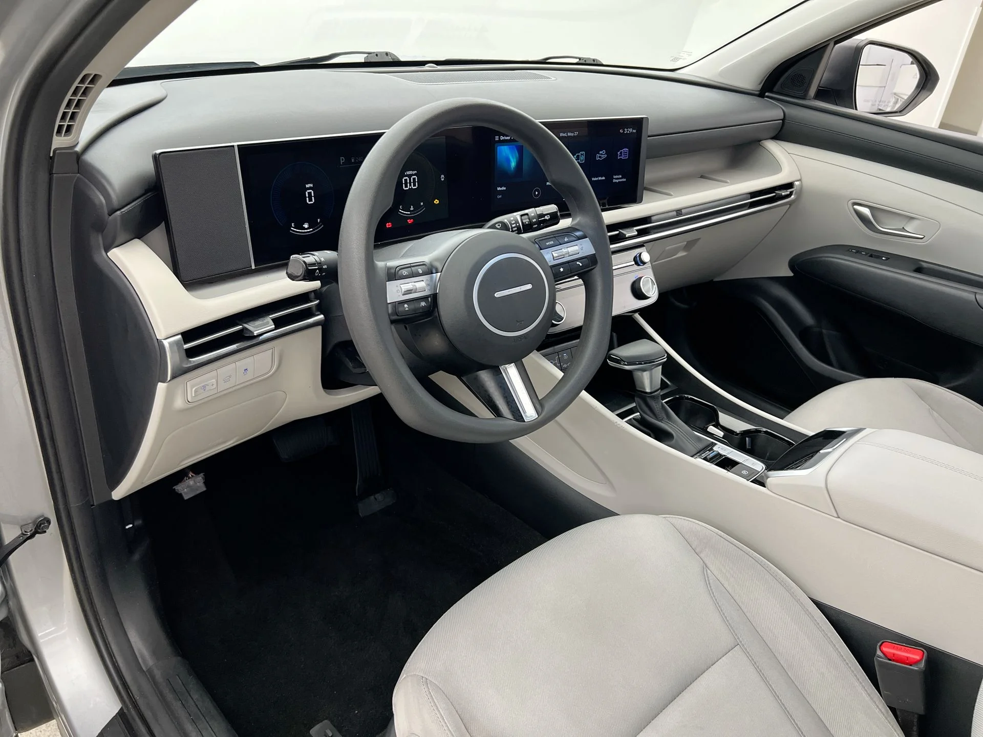 Used 2025 Silver Hyundai SEL image 7