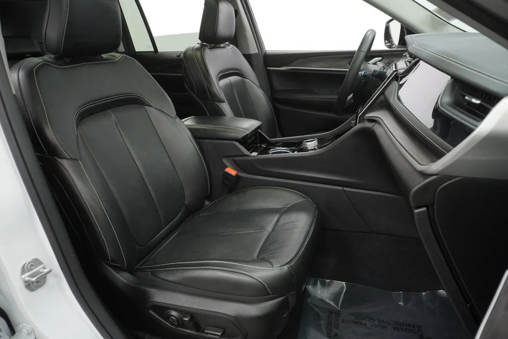 Used 2022 White Jeep 4xe image 51