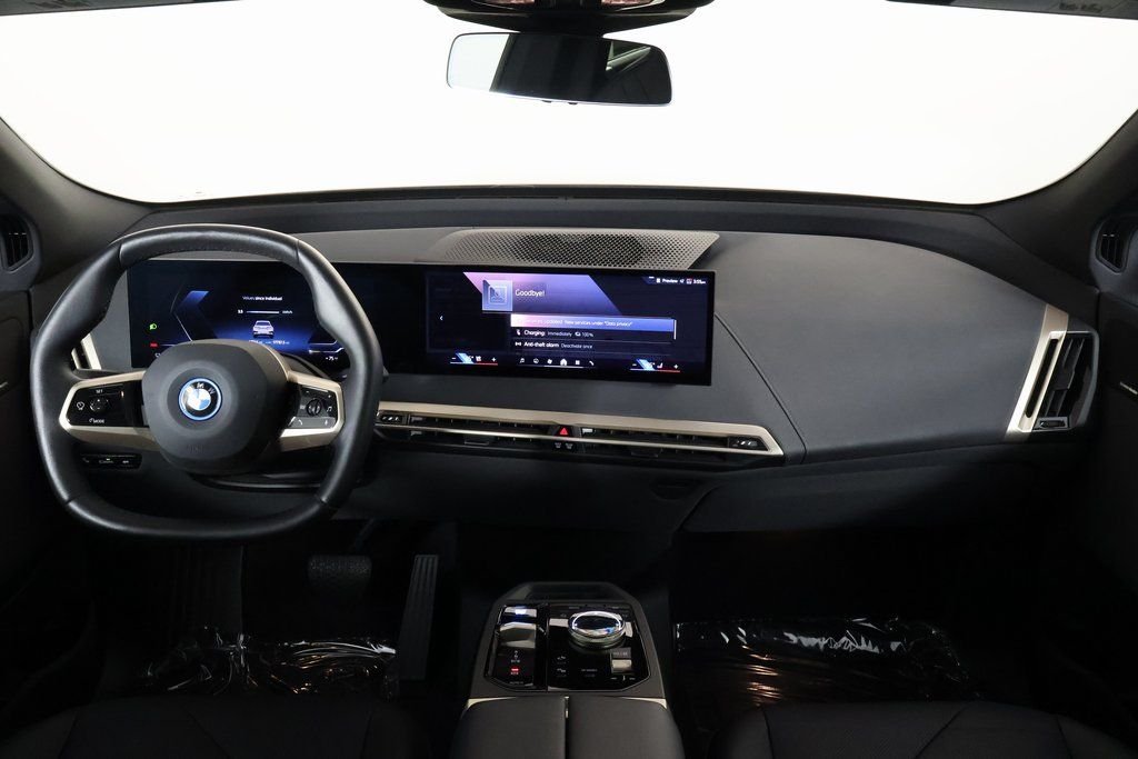 Certified Used 2025 White Metallic BMW xDrive50 image 8