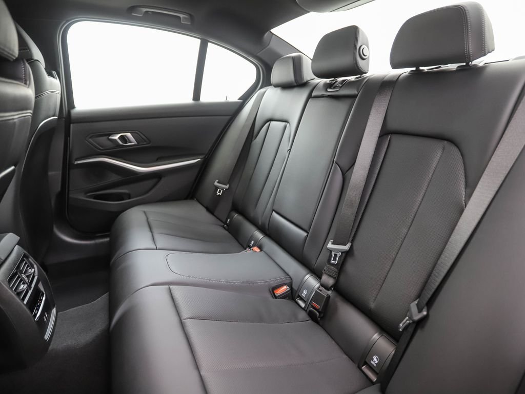 2025 BMW 3 Series 330i - Photo 19