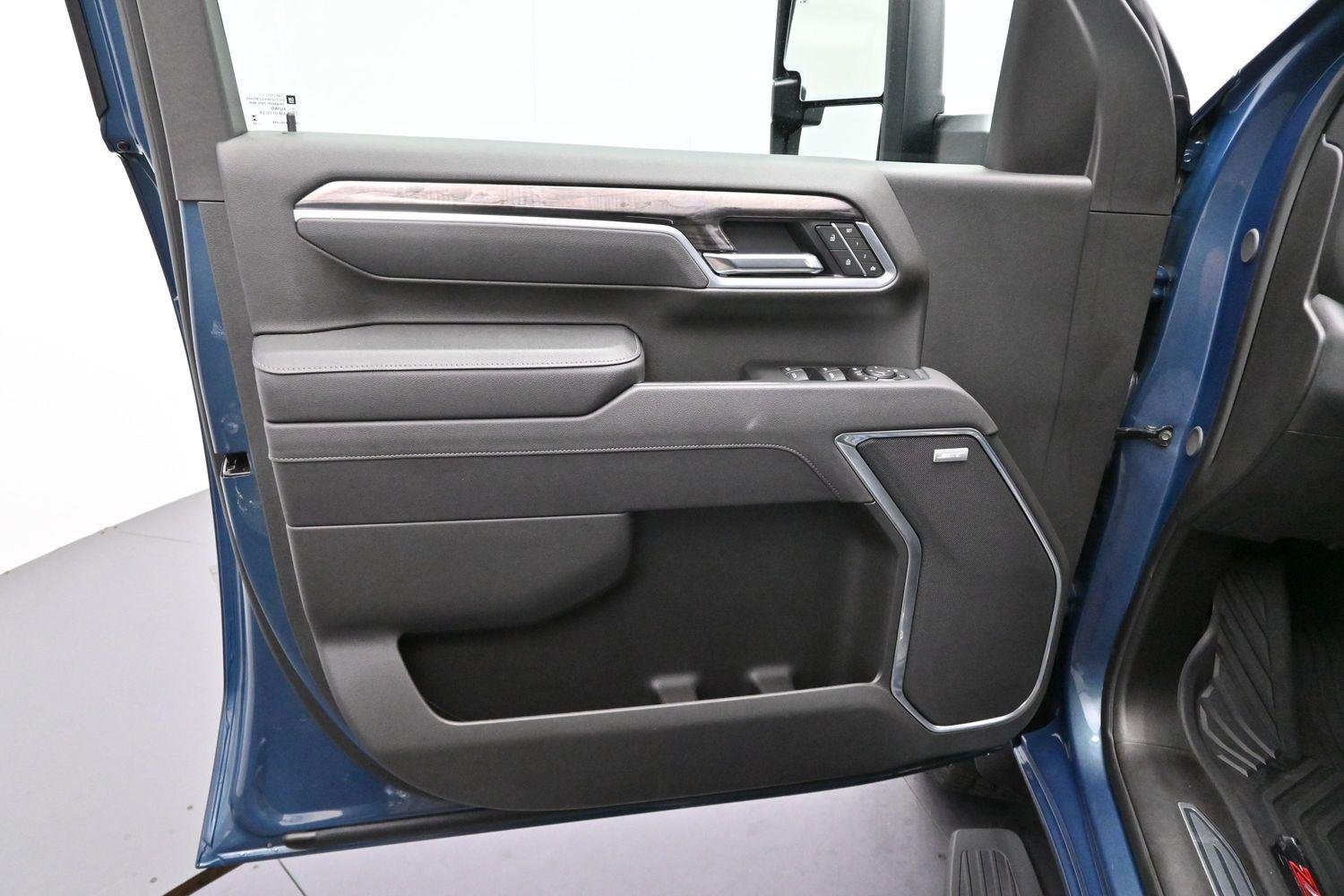 2025 Chevrolet Silverado 2500HD LTZ - Photo 9